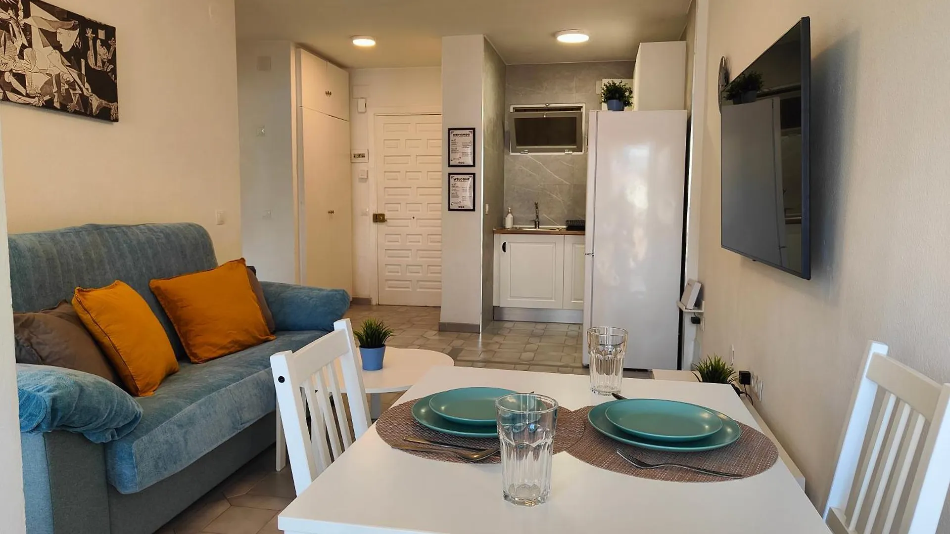 Apartamento Entero, Enormes Piscinas, Terraza Y Playa Benalmadena Spain