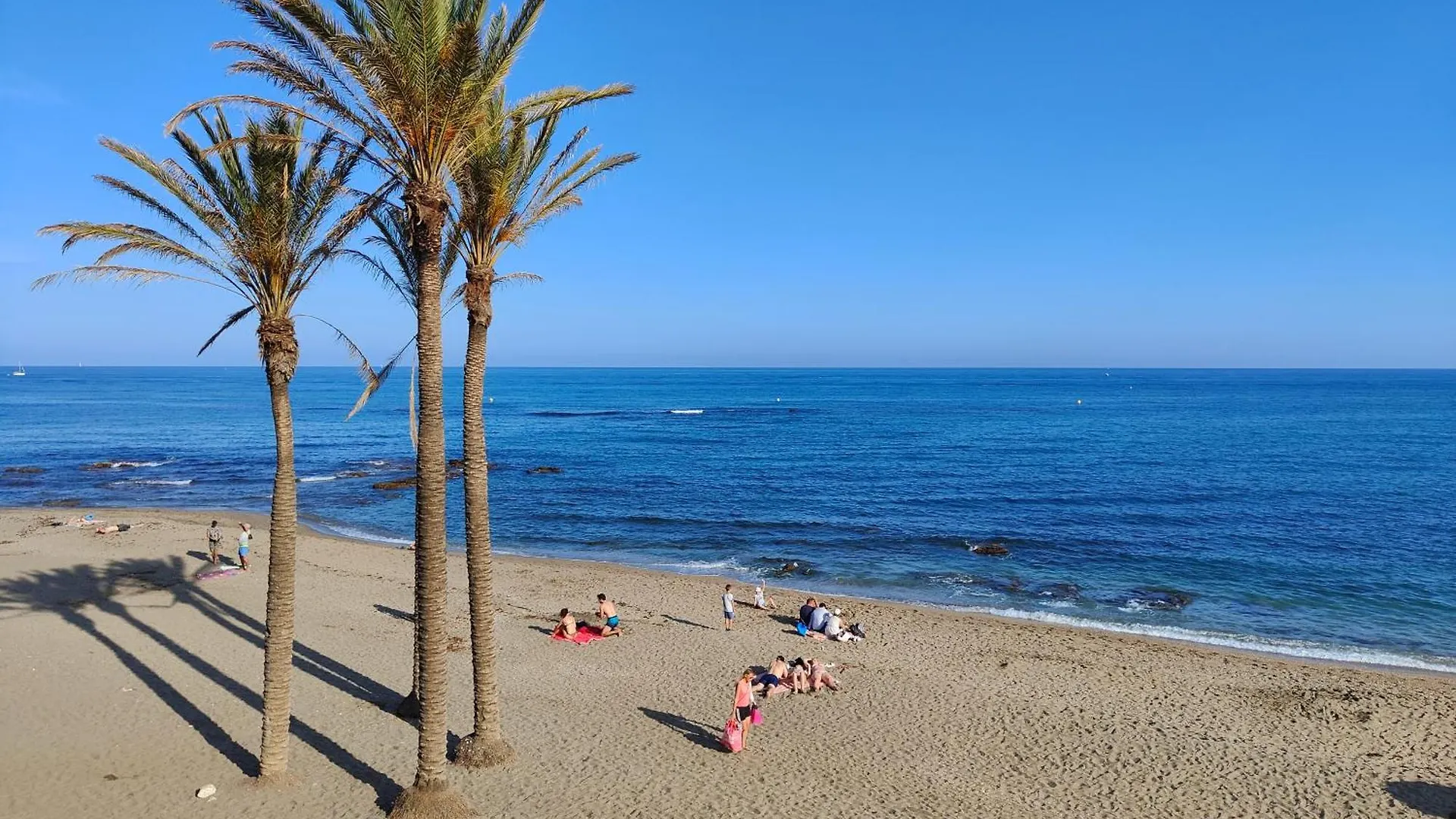 Apartamento Entero, Enormes Piscinas, Terraza Y Playa Benalmadena