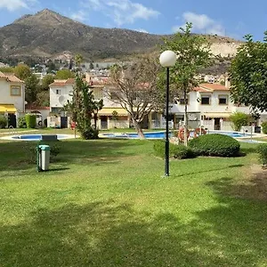 https://chalet-adosado-corta-temporada-2-dormitorios.hotelsinnerja.org