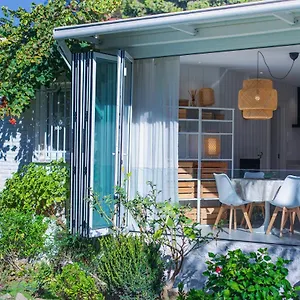 https://bungalove.hotelsinnerja.org