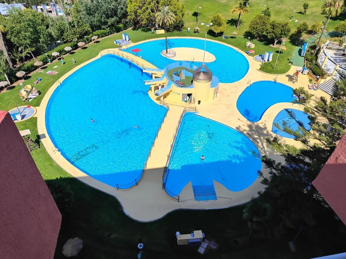 Apartamento Entero, Enormes Piscinas, Terraza Y Playa contacts