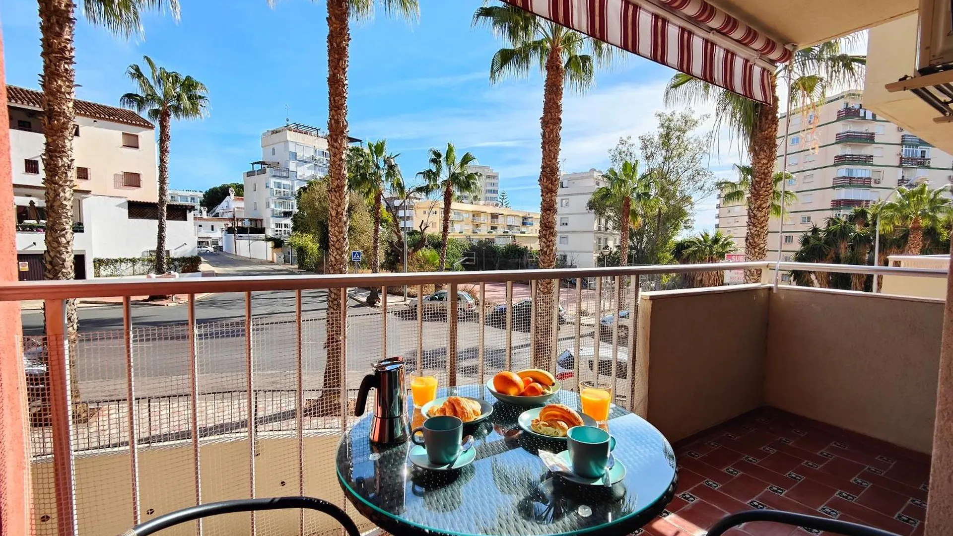 Apartamento Entero, Enormes Piscinas, Terraza Y Playa Benalmadena