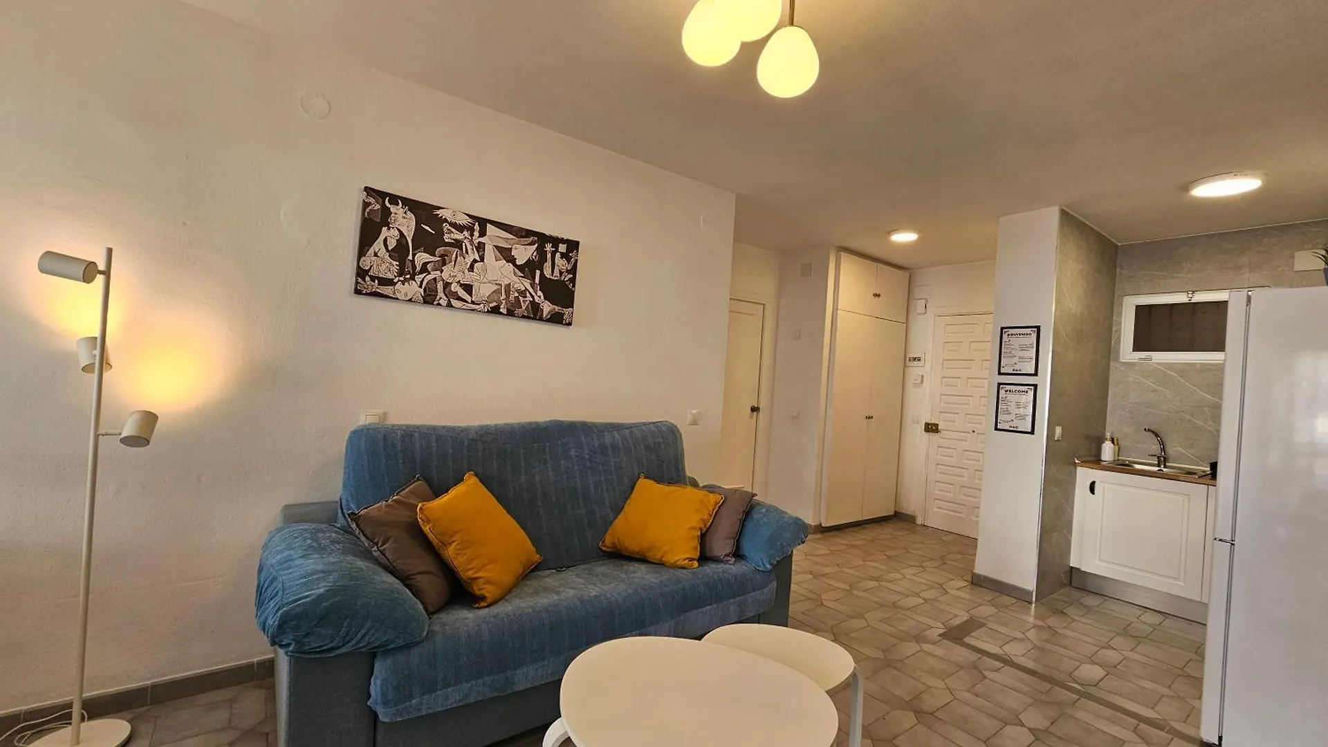 Apartamento Entero, Enormes Piscinas, Terraza Y Playa Benalmádena 0*,  España